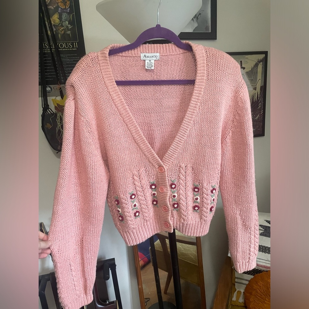 Adorable vintage Cottagecore Small knitted pink and floral button up cardigan